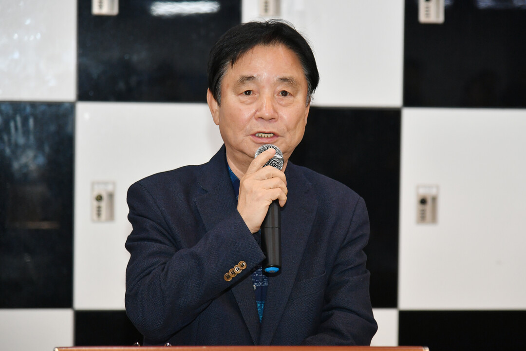 최문순 군수가 제2회 화천군협회장기 볼링대회에서 인사말을 하고 있다