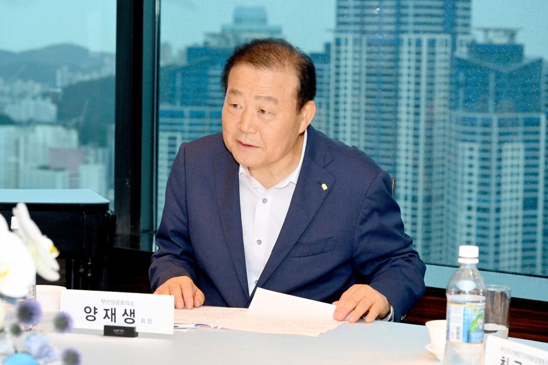 지난해 조선 주요업체 대표들과의 간담회에서 발언하는 양재생 부산상의 회장. 로컬세계 자료사진