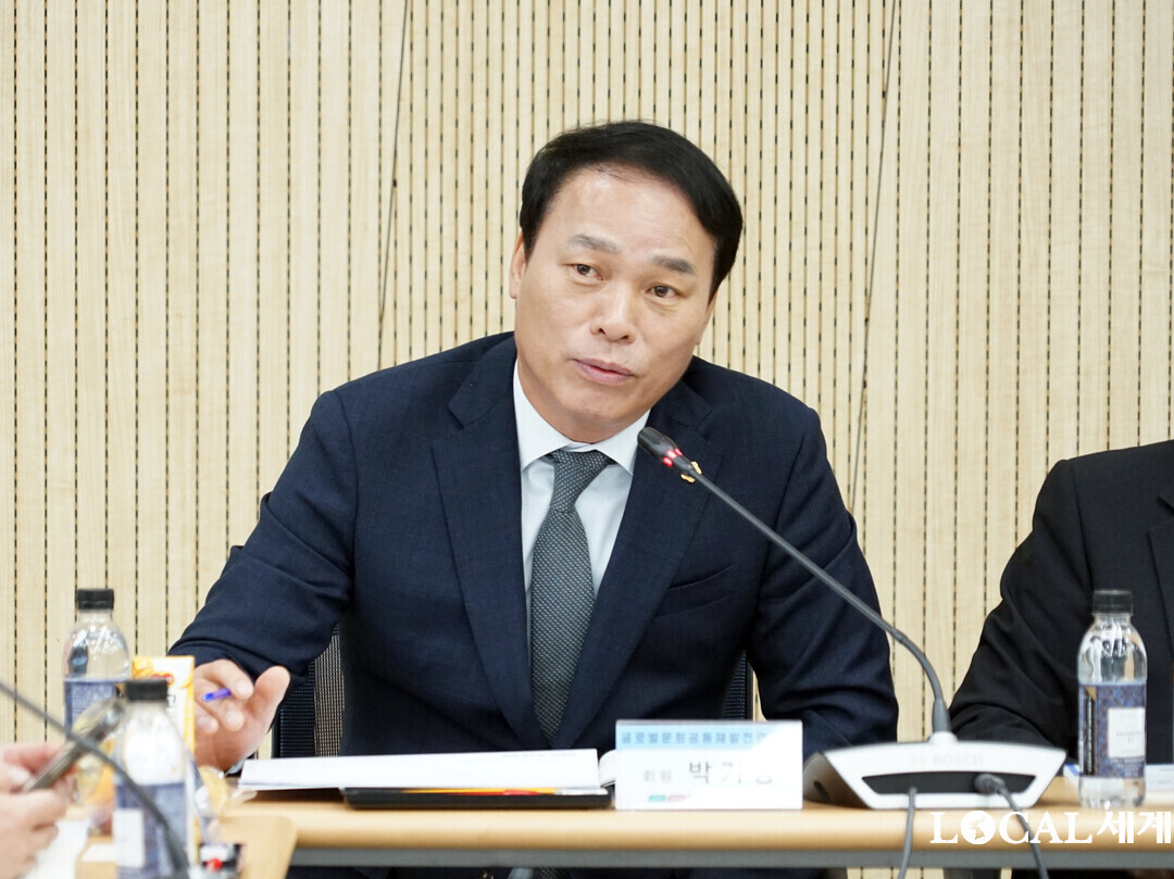 박기영 의원이 관련 연구에 대한 질의를 하고 있다