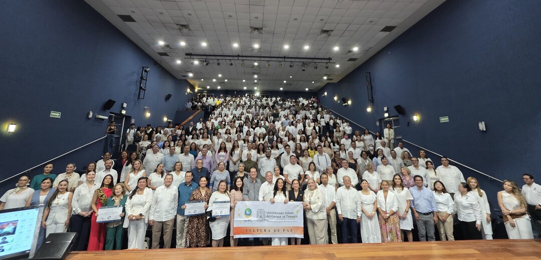 ㈔세계여성평화그룹(IWPG) 전나영 대표가 지난 21일 멕시코 UJAT 에두아르도 알다이 에르난데스 강당에서 열린 ‘제4회 국제 젠더 연구 및 폭력 예방 학제 간 대회’ 개막식에서 멕시코 타바스코 후아레스 자치대학교(UJAT)로부터 평화문화증진상을 수상했다. 행사가 열리고 있는 장면.  IWPG 제공