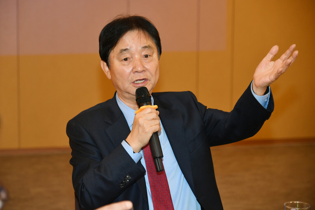 최문순 군수가 25일 서울 강남구에서 열린 2026 화천산천어축제 해외 인바운드 여행사 초청 간담회에서 인사말을 하고 있다