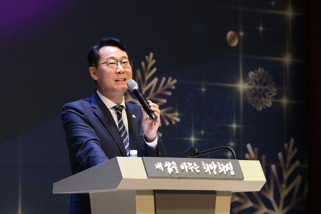 정명근 화성특례시장이 자원봉사자의 날 기념사를 하고 있다. 화성시 제공