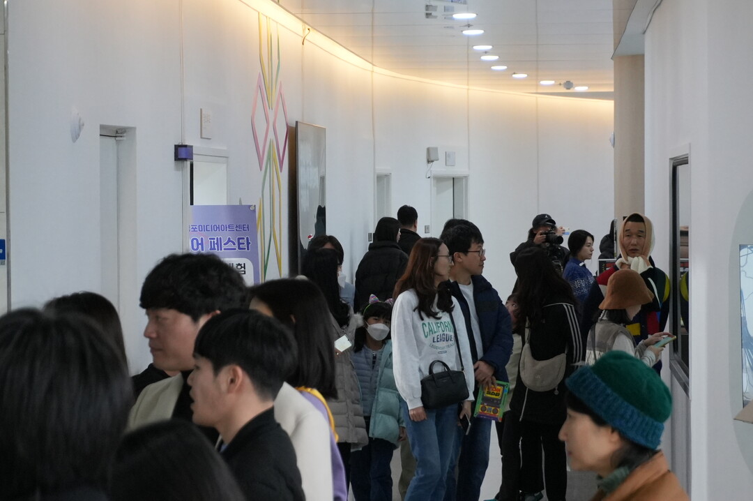 미디어페스타에 4,100여명이 찾아 즐기고 있다.