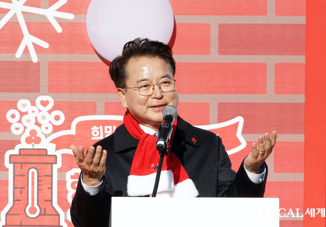 육동한 시장이 강원사회복지공동모금회 ‘희망 2026나눔캠페인’ 출범식에서 나눔 메시지를 전달하고 있다