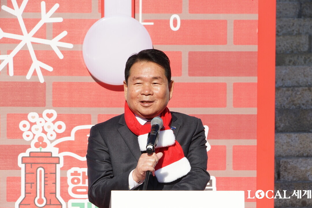 신경호 교육감이 강원사회복지공동모금회 ‘희망 2026나눔캠페인’ 출범식에서 나눔 메시지를 전달하고 있다