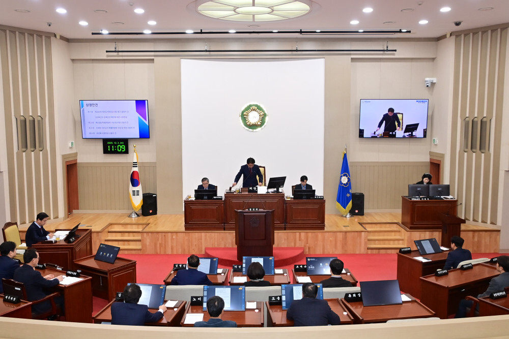 제294회 화천군의회 임시회 제1차 본회의를 개회하였다