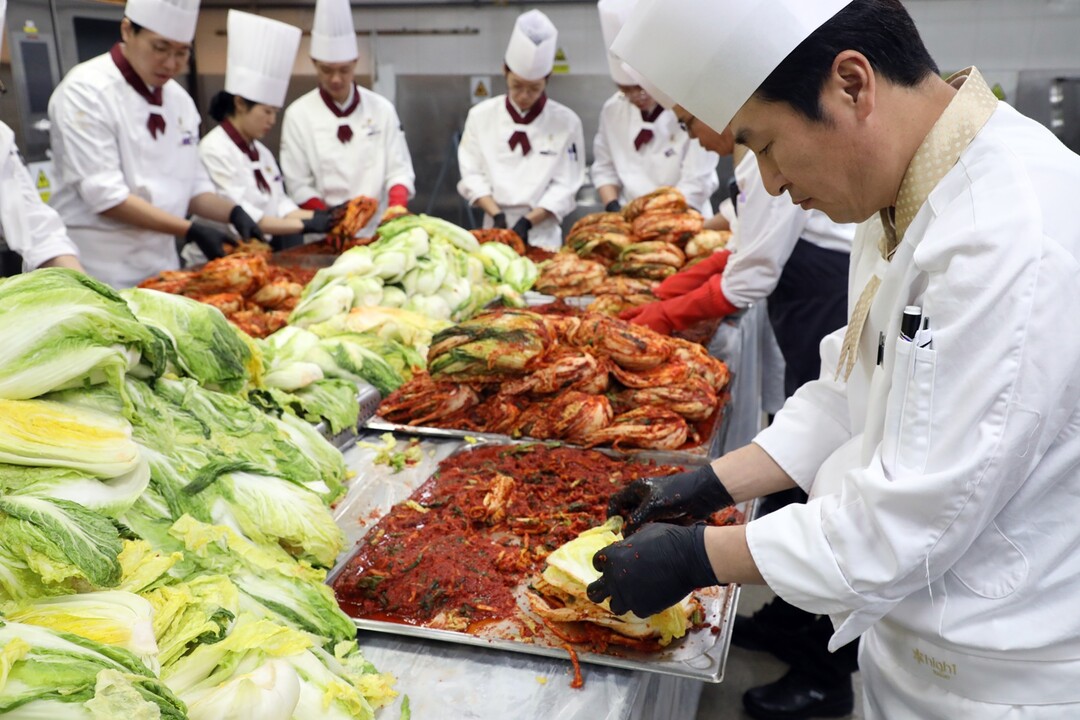 지역 배추 활용 김장 행사를 개최했다.