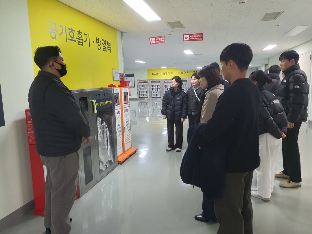 화재안전조사반등 예방·민원행정 담당자 10명이 잠실 롯데월드타워를 방문했다.