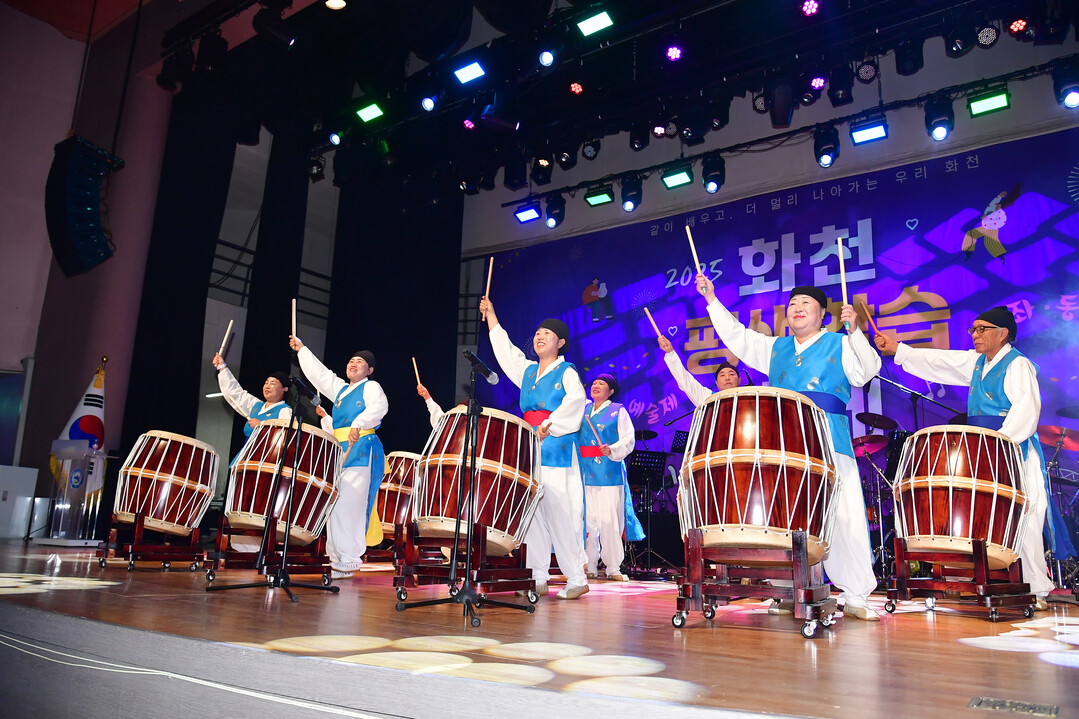 지난달 군문화예술회관에서 열린 2025 화천 평생학습축제