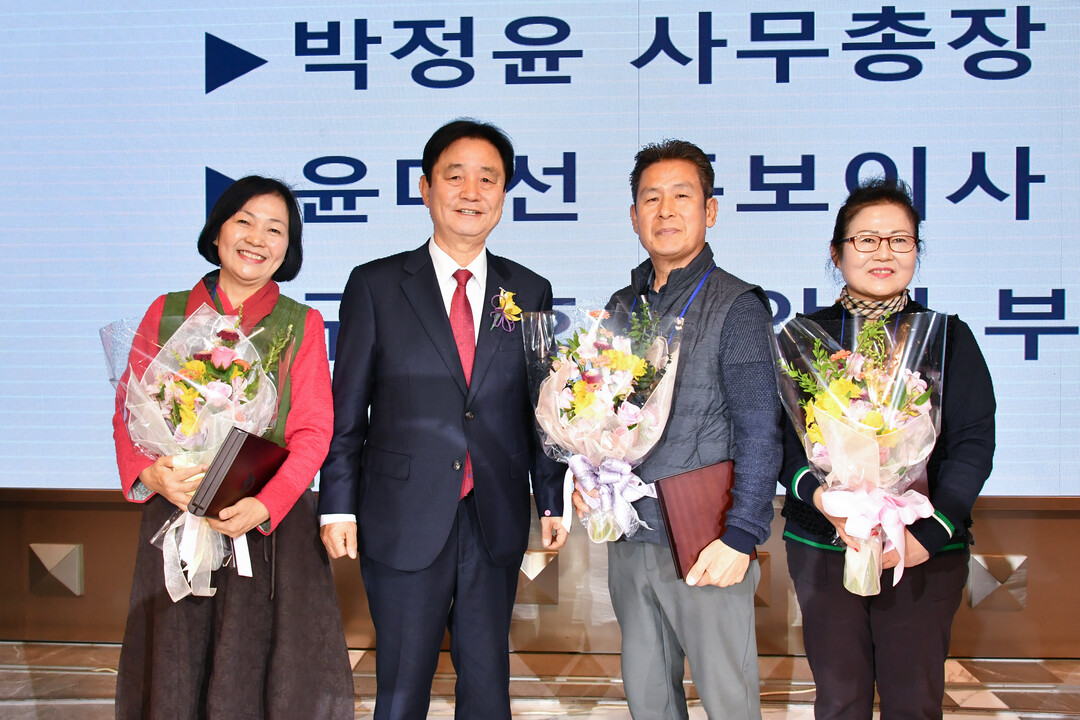 4일 서울 마포구 케이터틀에서 최문순 군수, 한기호 국회의원, 류희상 화천군의장과 군민회원들이 참석한 가운데 재경화천군민회(회장 권순애) 