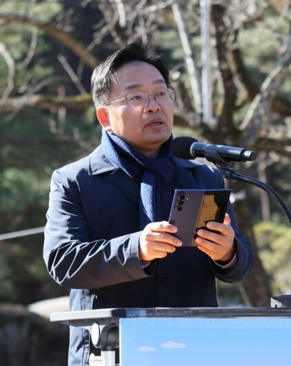 강경우 가정연합 부산울산교구장이 고천문을 낭독하고 있다.