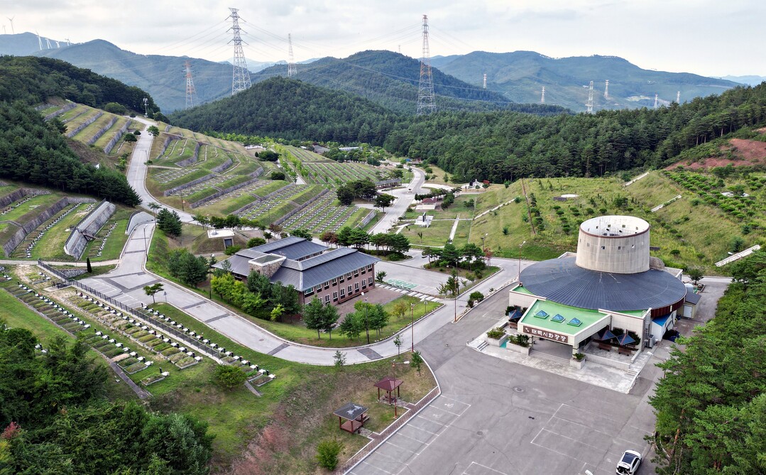 태백공원묘원 전경. 태백시 제공