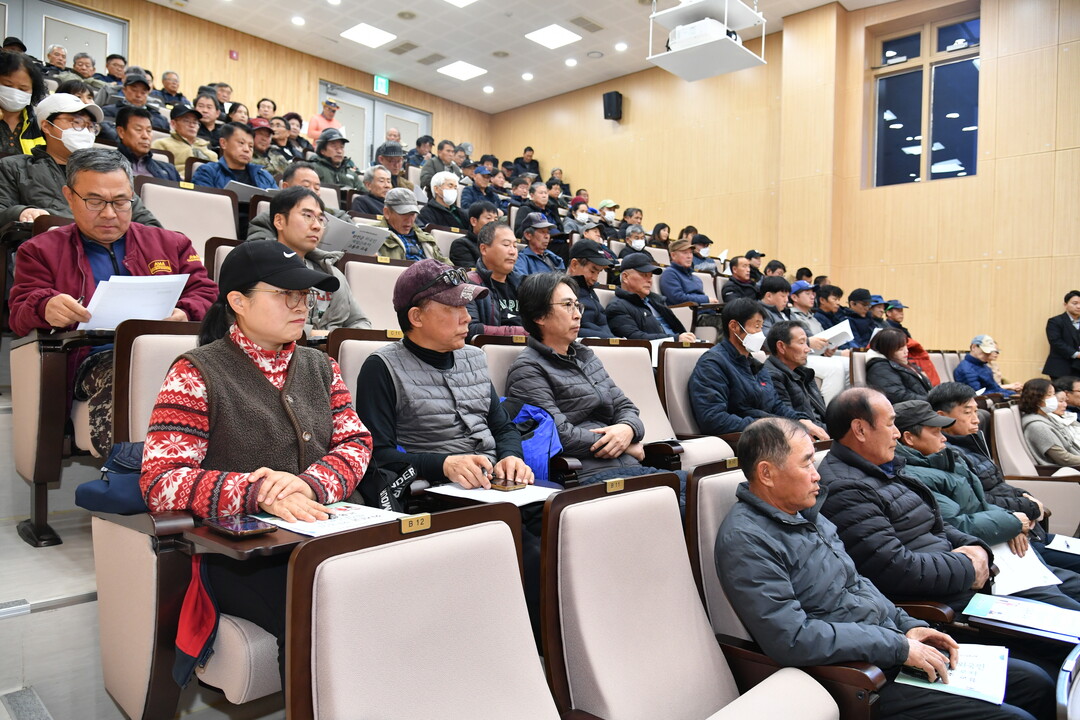  2026년 화천군 새해 농업인 실용교육이 12일 군농업기술센터에서 최문순 군수를 비롯해 외국인 계절 근로자 고용주 150여명이 참석한 가운데 열렸다. 