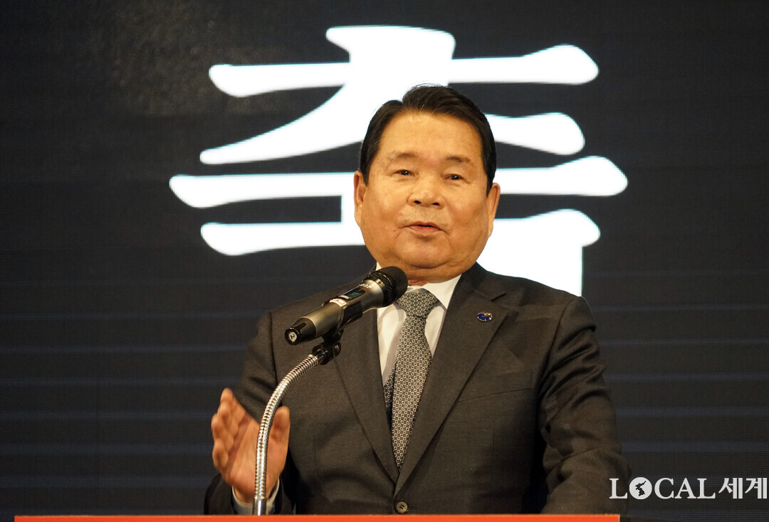 신경호 교육감이  &lsquo;2025 장애인체육인의 밤 및 제45회 전국장애인체육대회 해단식&rsquo;에서 축사를 하고 있다