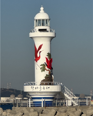 부산 어촌마을, 특색에 맞는 등대로 ...
