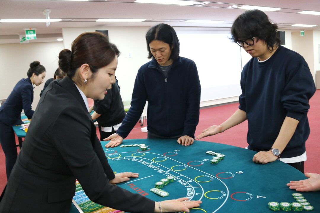 강원랜드&middot;강원광역자활센터, 자활청년 일자리 창출 위한 업무협약 체결_딜링 교육