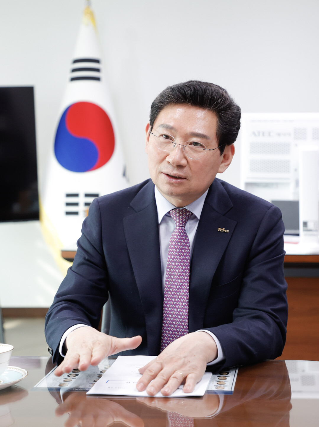 이상일 용인특례시장은 28일 구윤철 경제부총리를 만나 용인시에서 진행되는 초대형 반도체프로젝트와 교통 인프라 구축 사업이 차질없이 진행되도록 정부가 적극 지원해달라고 요청했다. 용인시 제공