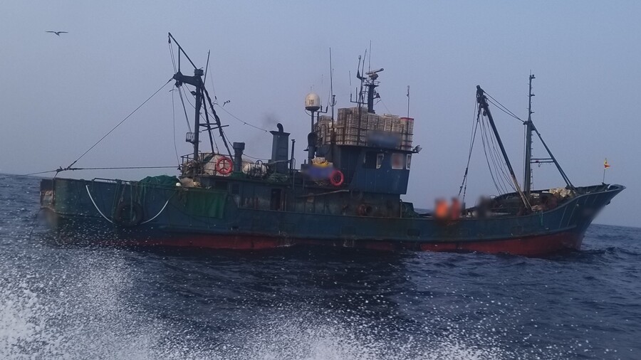 106톤급 중국어선 A호(쌍타망) 모습. 군산해경 제공