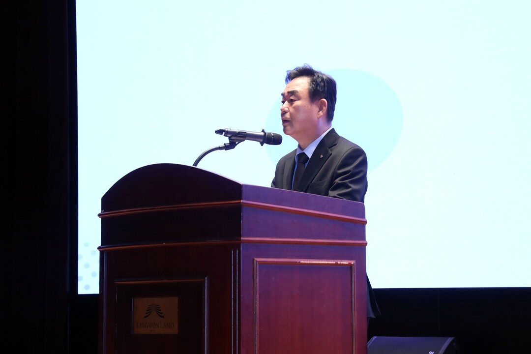 2026년 시무식_최철규 대표이사 직무대행이 신년사를 하고 있다. 강원랜드 제공 