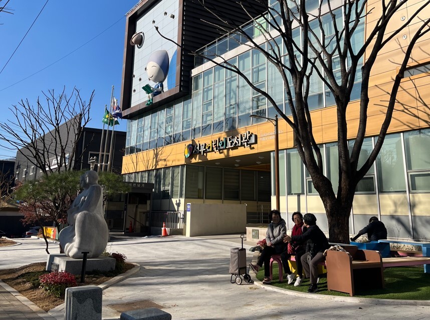 그린웨이 내 서구어린이도서관 주변녹지 환경개선공사 완료. 서구청 제공