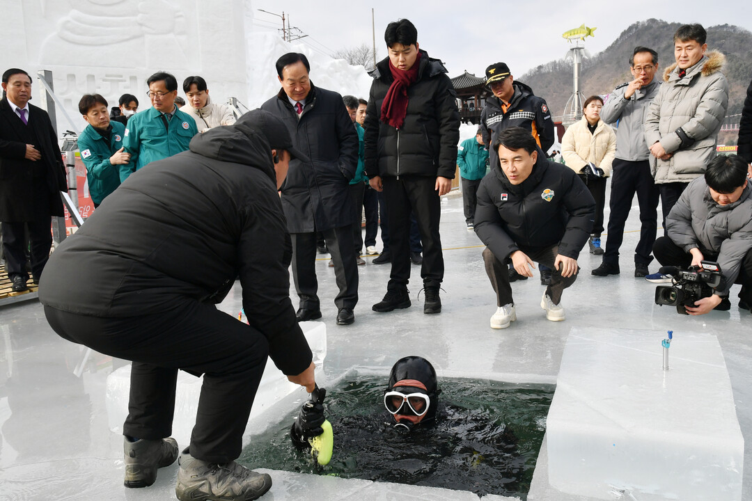  2026 화천산천어축제 강원특별자치도-화천군 합동 안전점검이 6일 축제장 일대에서 김진태 강원특별자치도지사, 한기호 국회의원, 안중기 화천부군수, 경찰 및 소방 관계자 등이 참석한 가운데 진행됐다.
