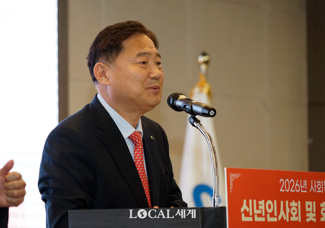 박승용 회장이 취임사를 하고 있다