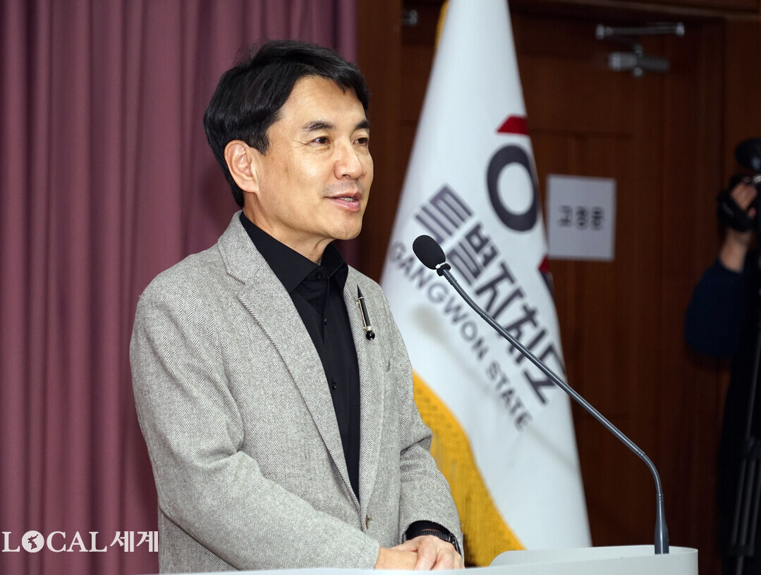 김진태 도지사가 &lsquo;2026 밀라노&middot;코르티나담페초 동계올림픽&rsquo;출정식에서 격려사를 하고 있다. 