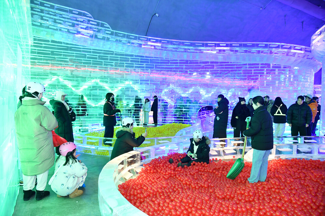 실내얼음광장의 관광객들