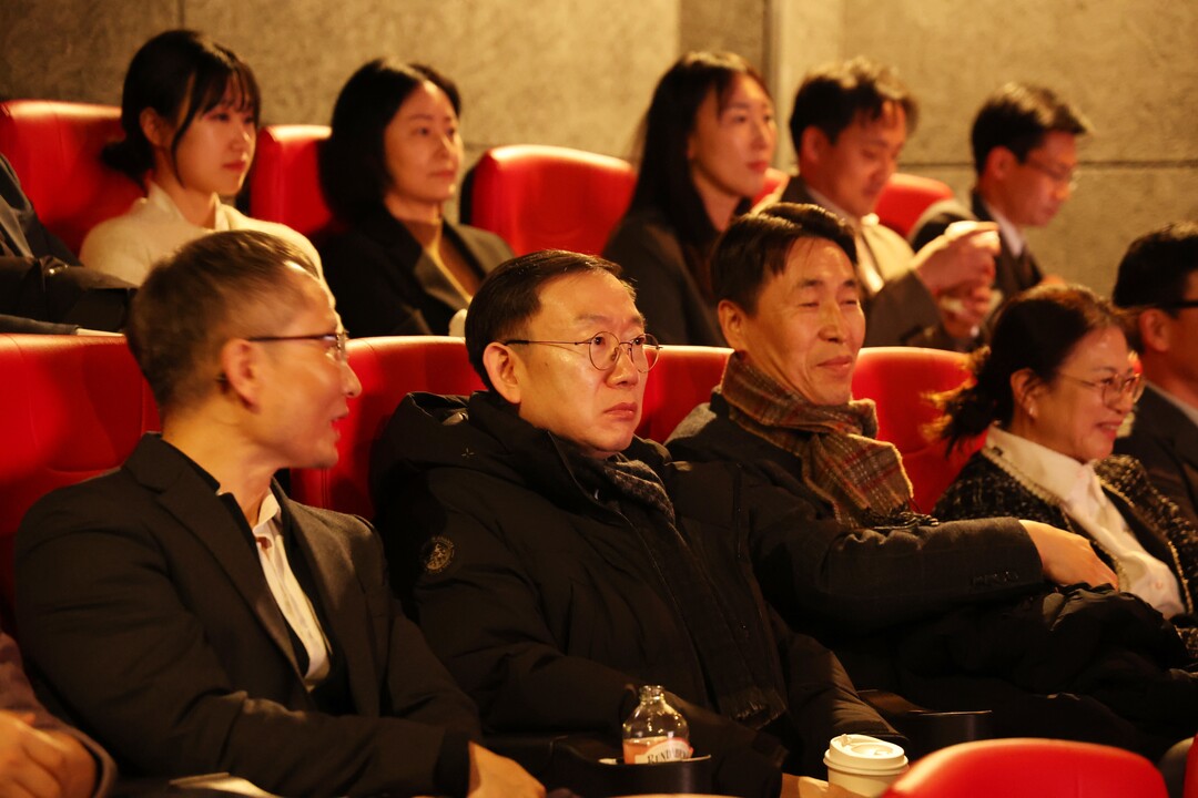 21일 서울세관에서 직원들과 영화 