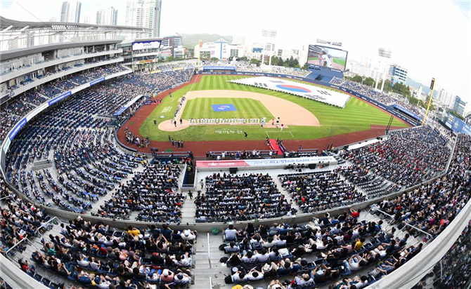 '경기 보러 왔다가 창원에 머...