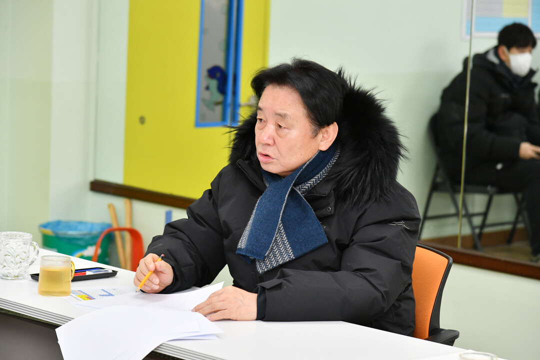  2026 화천산천어축제 일일 업무보고회의가 30일 오전 화천 청소년 수련관에서 최문순 군수를 비롯한 실과소장들이 참석한 가운데 열렸다