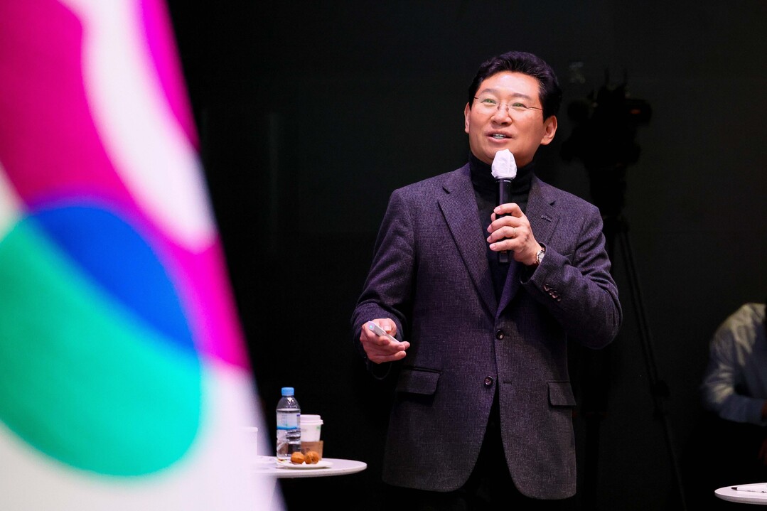 4일 오전 용인미디어센터에서 열린 동백1‧2‧3동 권역별 소통간담회에 참석한 이상일 시장이 발언하고 있다. 용인시 제공