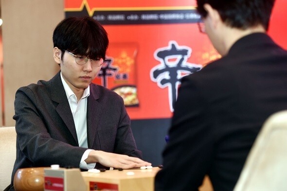 이번 대회 우승으로 농심배 21연승 및 일본기사 상대로 45전 무패의 전설을 써내려가고 있는 신진서 9단