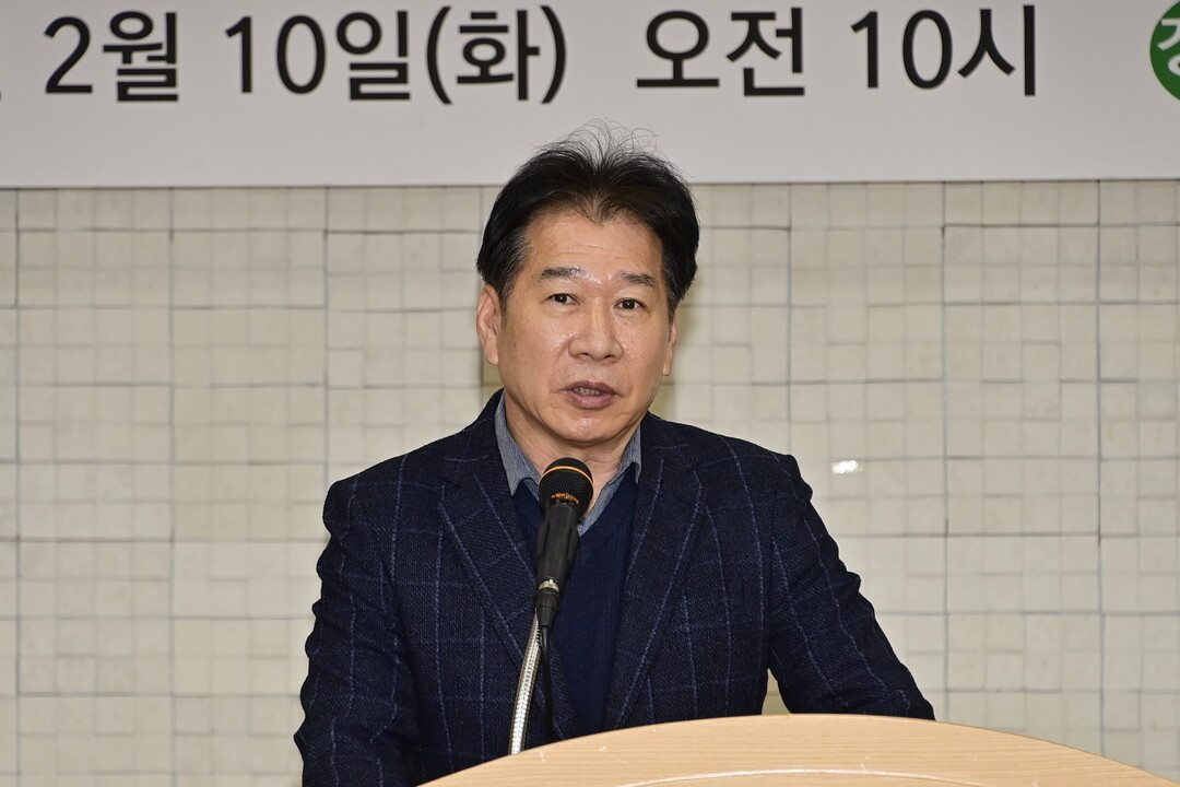 류희상 군의장이 2026년 화천화악산토마토영농조합법인 제20차 정기총회에서 인사말을 하고 있다.&nbsp;