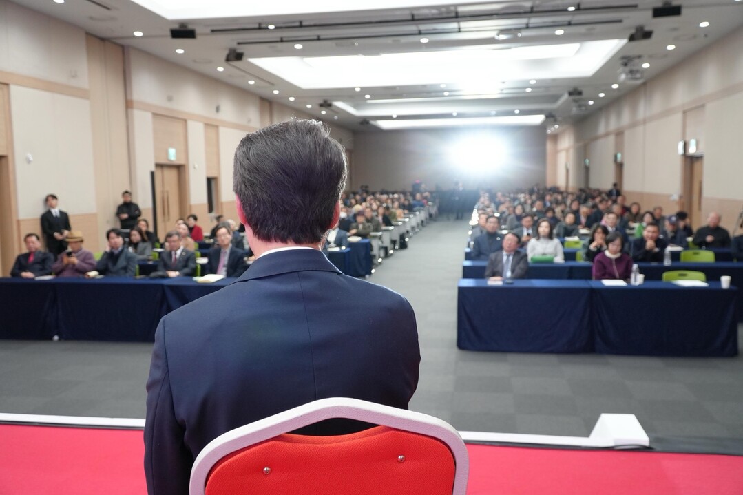 최윤홍 전 부산시교육청 부교육감, 출판기념 북콘서트 성료