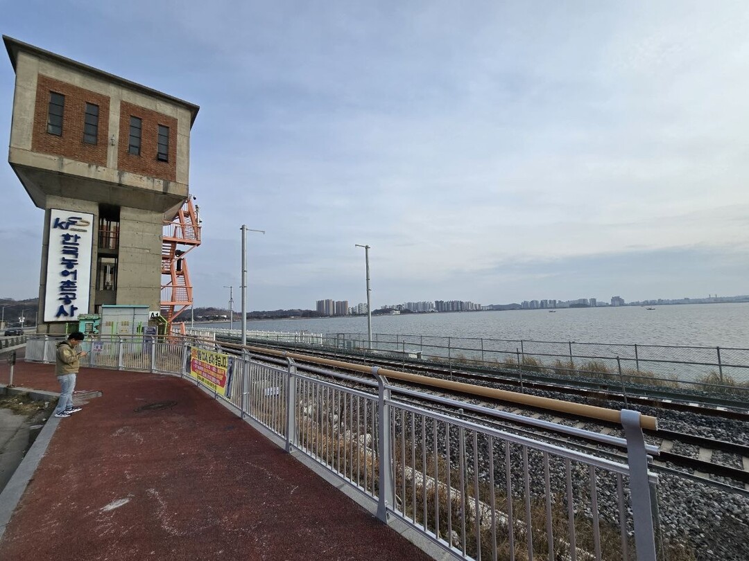 금강하굿둑 인근 사진. 군산해경 제공