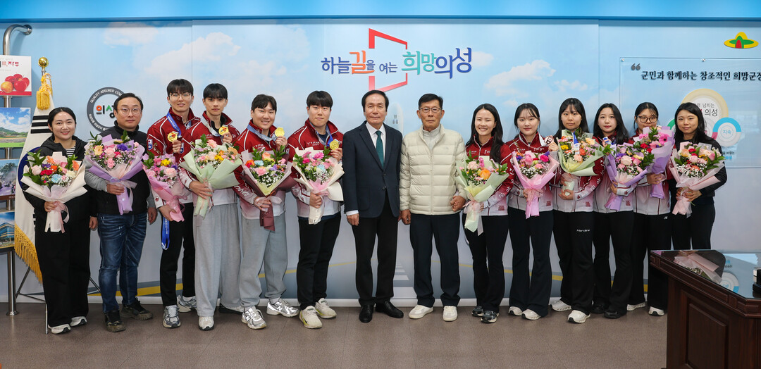 의성군청컬링팀 동계체육대회 우승. 의성군 제공 