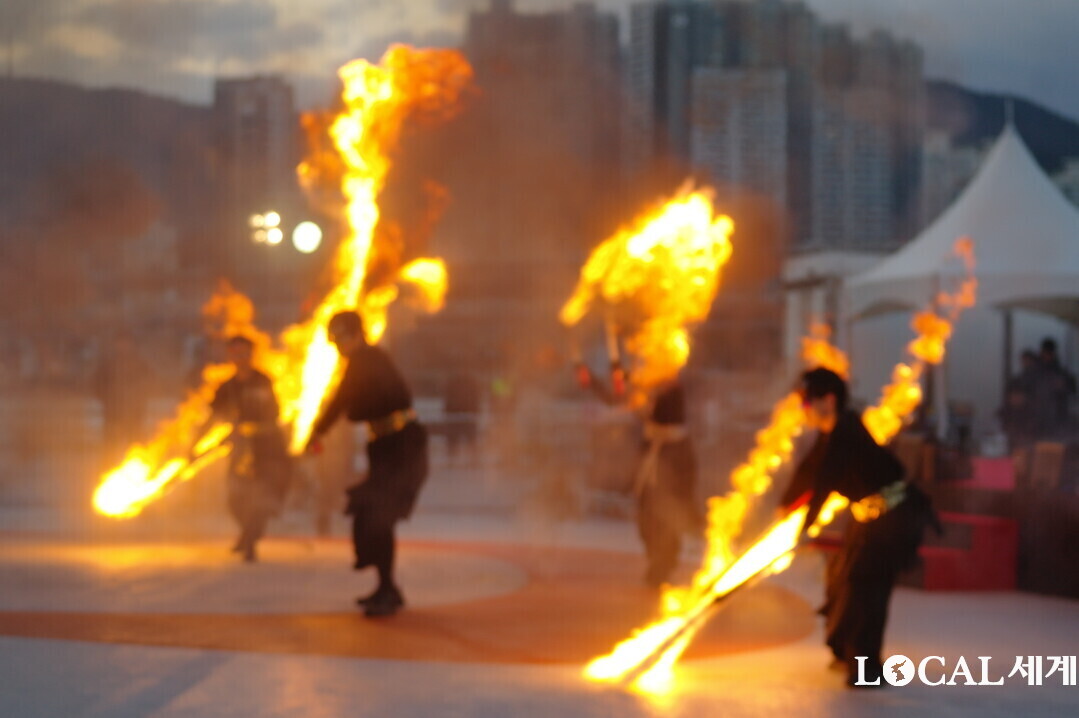 부산남구,용호별빛공원에서 2026 정월대보름 달맞이축제를 개최했다. 사진=맹화찬 기자 제공