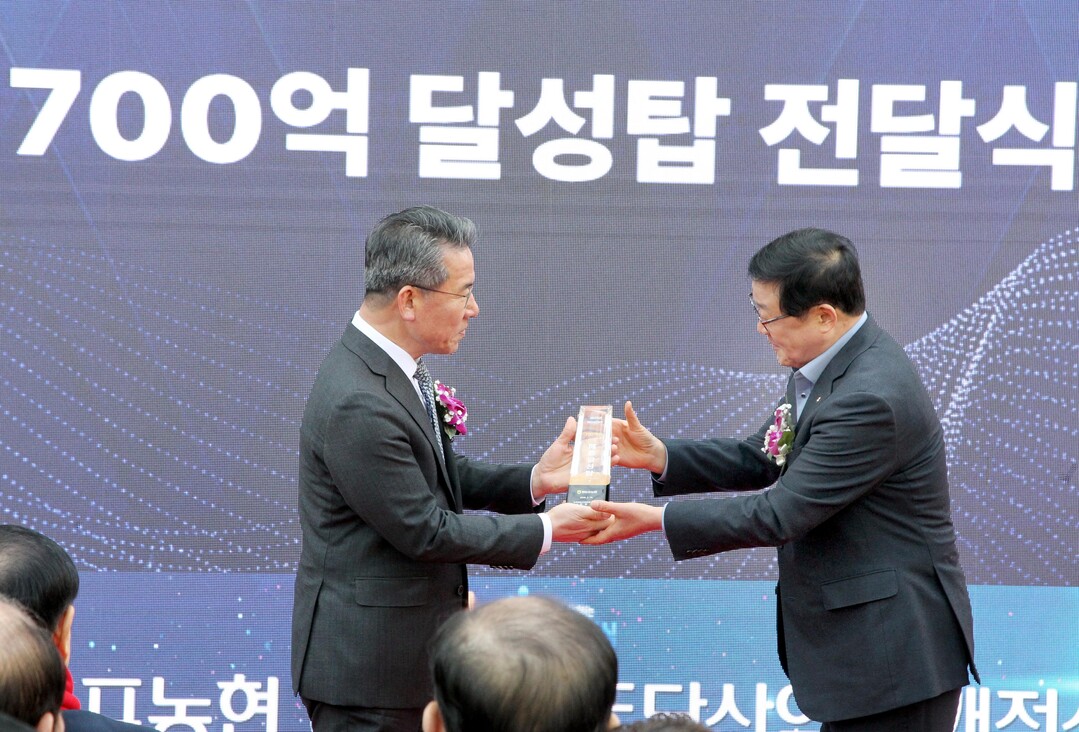 영등포농협, 하나로마트 당산역점 개점식 개최...하나로마트 매출 700억 달성탑 수상