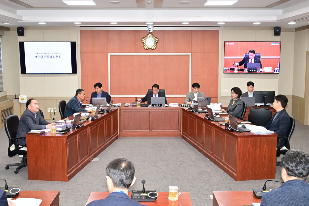 화천군의회 제295회 화천군의회 임시회 제1차 예산결산특별위원회가 진행되고 있다(화천군의회 제공)