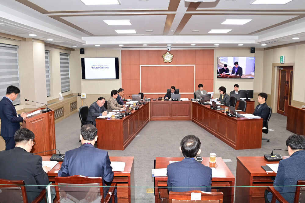  2월5일 화천군의회 제295회 화천군의회 임시회 제2차 예산결산특별위원회 회의가 열리고 있다(화천군의회 제공)
