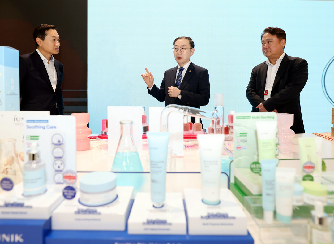 이명구 관세청장, K-뷰티 제품 수출업체와 간담회 개최