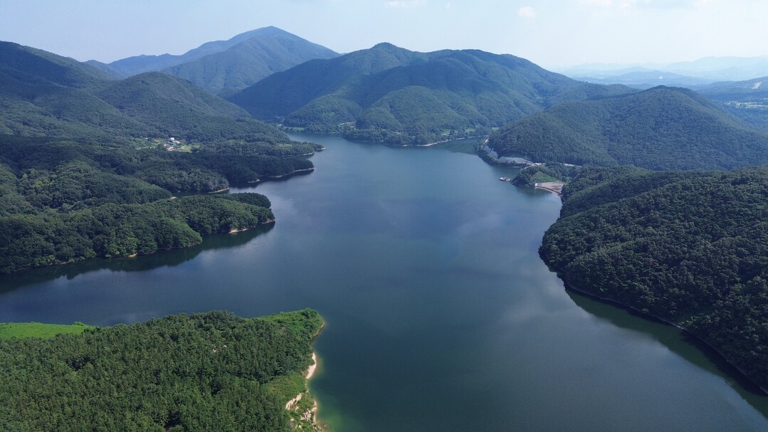 경주시 상수도 주요 수원지인 덕동호 전경.경주시제공