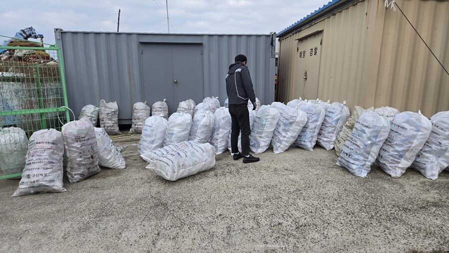 군산해경, 폐생수병 재활용 ‘우생순 ...