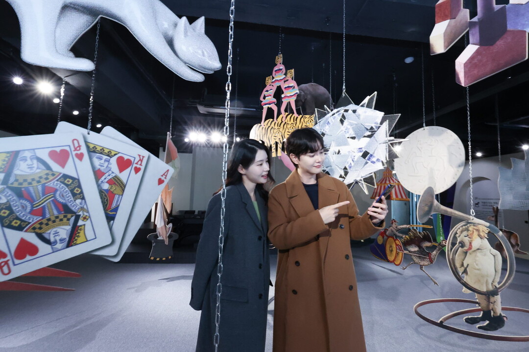 LG U+, 일상비일상의틈 전시 ‘권...