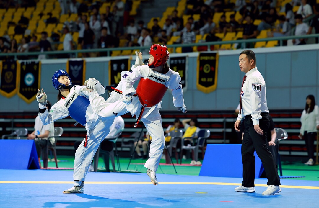 제23회 대한태권도협회장배 전국태권도 선수권대회(품새&middot;격파) 개최. 태백시 제공       