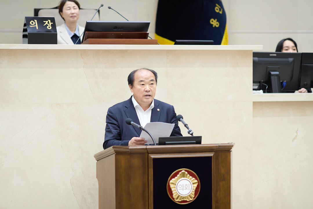 용인특례시의회 김운봉 의원이 15일 열린 제302회 임시회 제3차 본회의에서 5분 자유발언을을 하고 있다. 용인시의회 제공