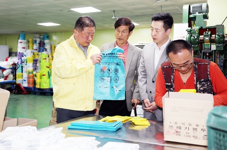 파주시장, 종량제봉투 제작업체 현장 ...