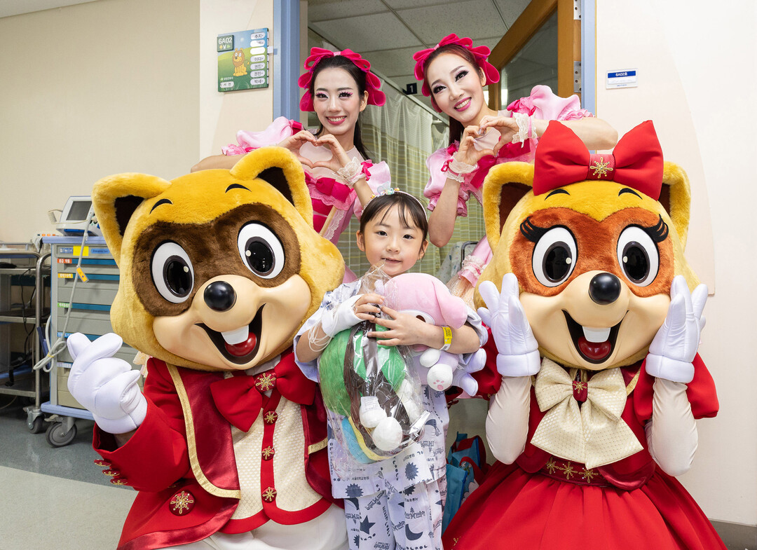 [포토] 롯데월드, 어린이날 맞아 서울대어린이병원서 <찾아가는 테마파크> 진행