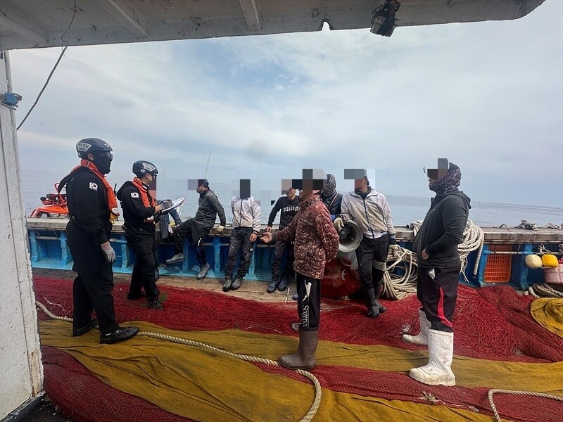 검문. 군산해경 제공